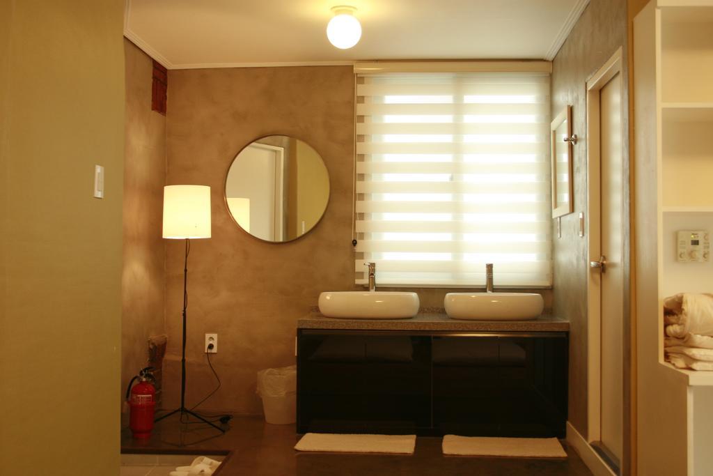 Crib 49 Guesthouse - Foreigner Only Seoul Rum bild